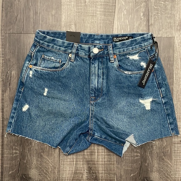 ⭐️ NWT Blank NYC The Perry Denim Shorts - Picture 2 of 6